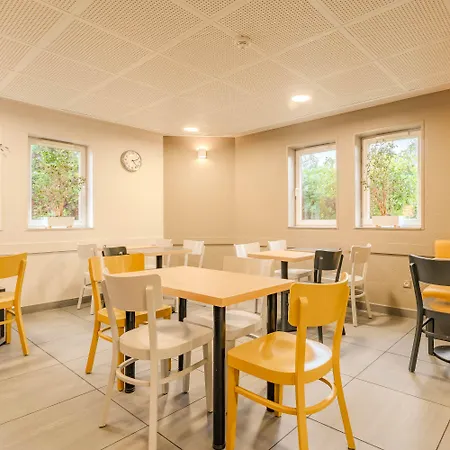 Hotel Centre St Pierre 2*