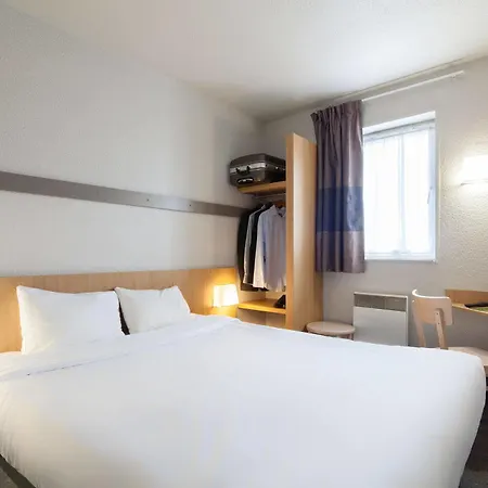 Hotel Centre St Pierre 2*