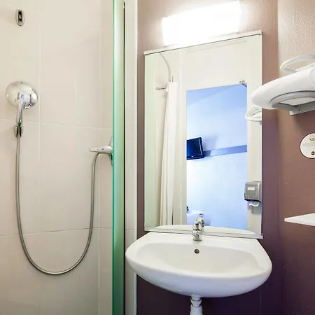 Centre St Pierre Hotel 2*