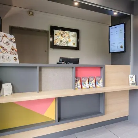 Centre St Pierre Szálloda Calais