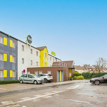 Centre St Pierre מלון 2*