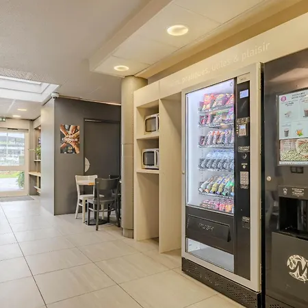 Centre St Pierre מלון 2*