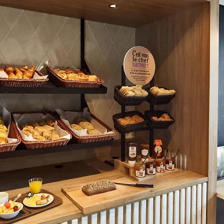 Centre St Pierre Szálloda Calais