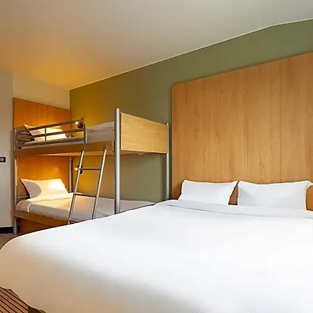 Otel Centre St Pierre 2*