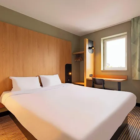Centre St Pierre Hotel 2*