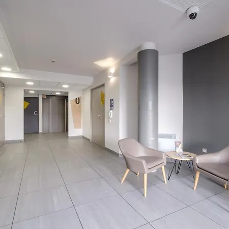 Centre St Pierre מלון 2*