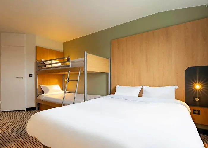 Hotel Centre St Pierre 2*