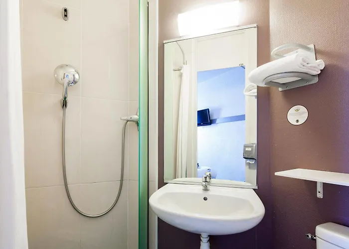 Centre St Pierre Hotel 2*